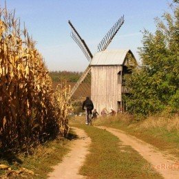 Поїздка на велосипеді до вітряного млина в с. Теклино (Черкаська обл.)
